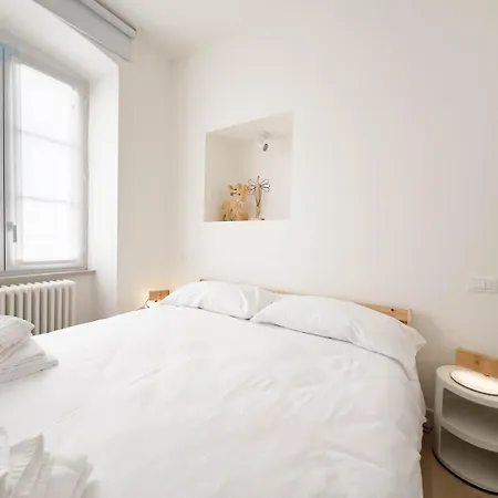 Corridoni 2b Tirabora Short Rent